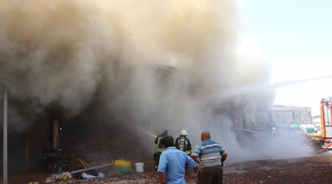 Karaman&#039;da kereste deposunda yangın çıktı