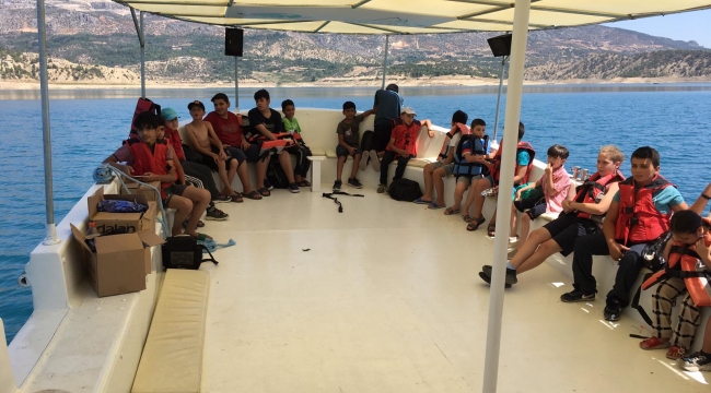 Yaz kuran kursu öğrencilerine tekne turu