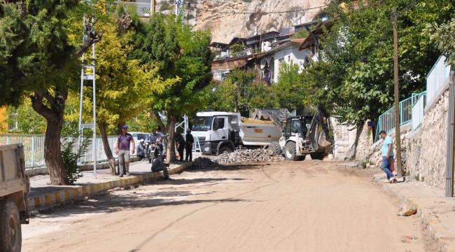 Parke Taşı Yenileme Çalışmaları Yapılıyor