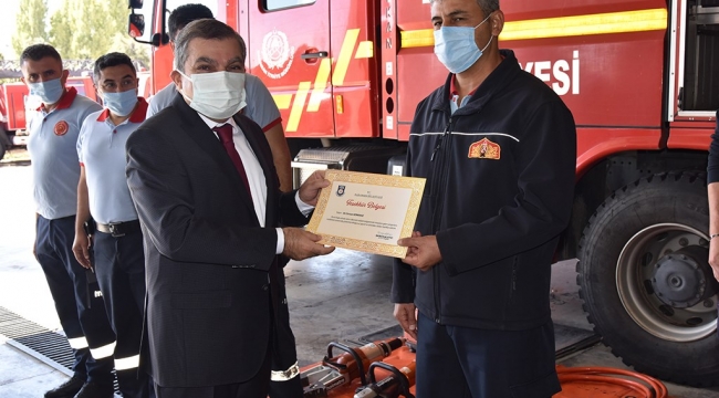 Fedakâr itfaiyecilere teşekkür belgeleri verildi