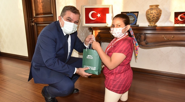 Vali Işık Altın çocuklarımızı ödüllendirdi