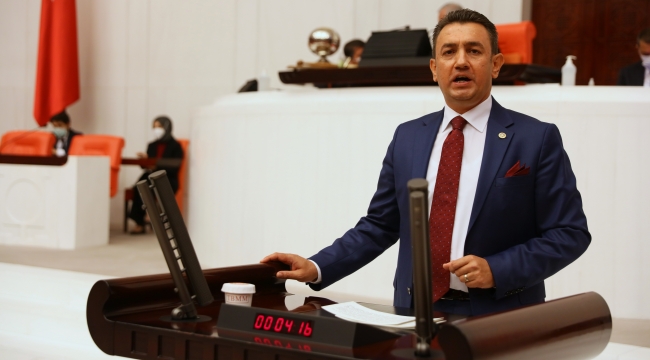 "Bakanlığını tribünden sahaya davet ediyorum"