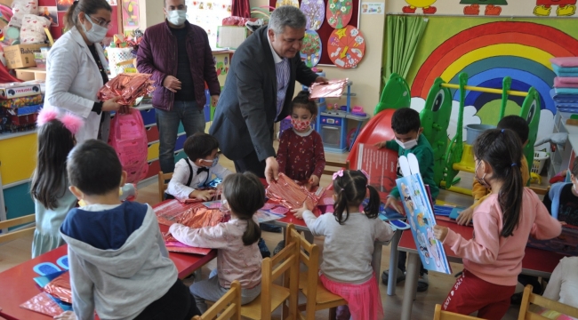 Başkan Zorlu’dan öğrencilere karne hediyesi