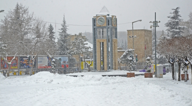 Karaman&#039;da kar etkisini sürdürüyor