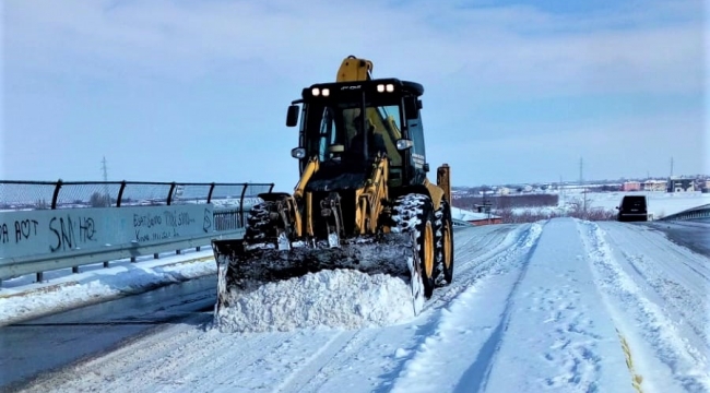Karaman&#039;da karla mücadele çalışmaları sürüyor