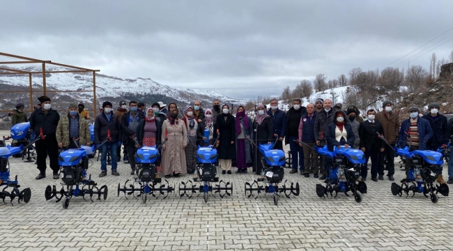 Üreticilere makineleri teslim ediliyor