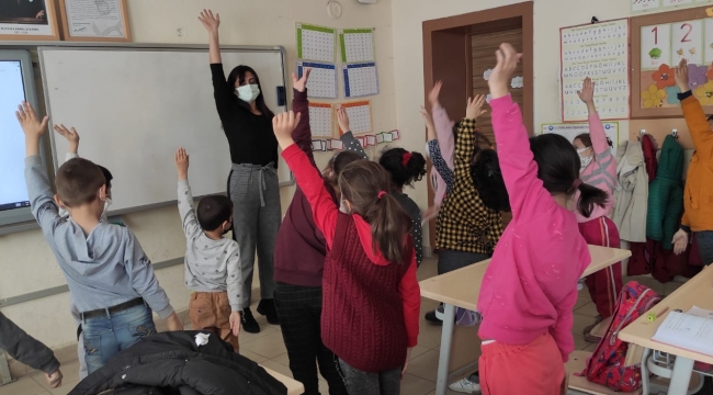 Miniklere diş sağlığı eğitimi