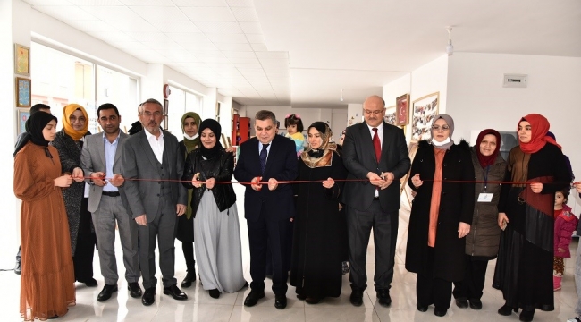  “Sanatla Terapi” Ürünleri sergilendi