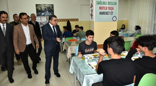 Lise öğrencileriyle iftar buluşması