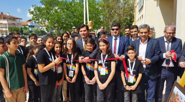 Öğrenciler TÜBİTAK Projelerini sergiledi