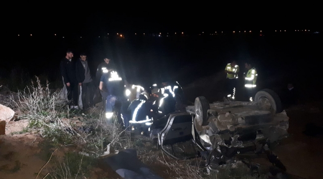 Otomobil devrildi, 3 yaralı