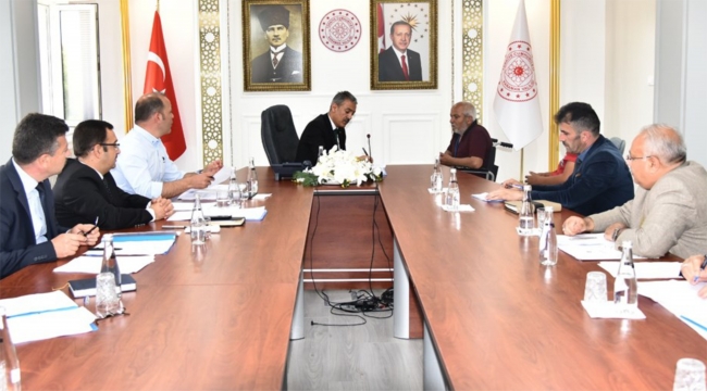 Devlet Baba Tek Tek Dinledi