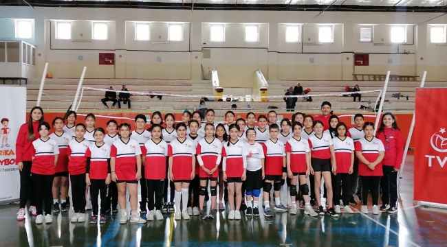 Fabrika Voleybol Okuluna yoğun ilgi