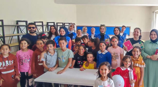 Gönüllü Gençler minik yürekleri sevindirdi