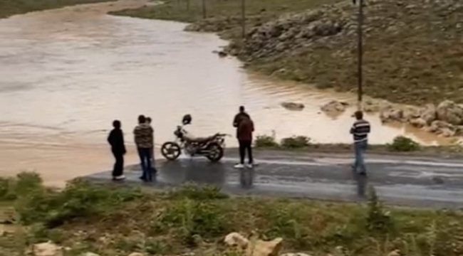 Karaman'da Köy yolunu sel kapattı!