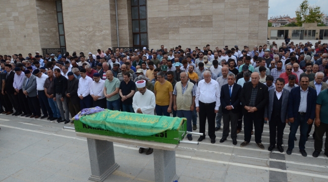 Sele kapılan kadının cenazesi toprağa verildi