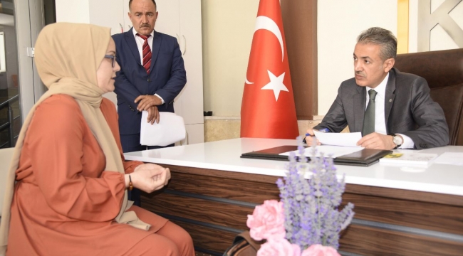 Vatandaşları tek tek dinledi