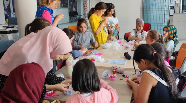 Atık malzemeler süs eşyası ve oyuncak oldu