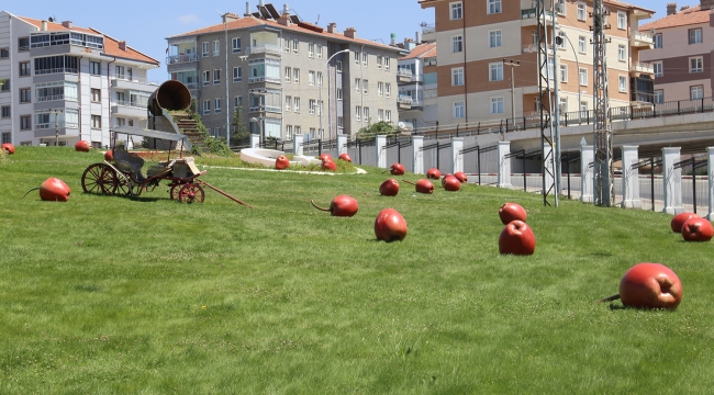 Karaman’ı simgeleyen figürler şehri süslüyor  