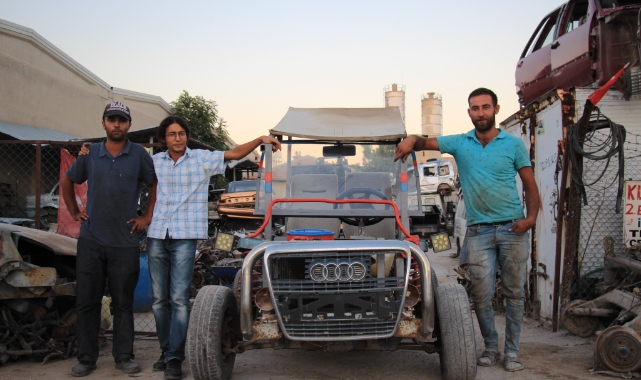 Hurda parçalarından kendi aracını yaptı