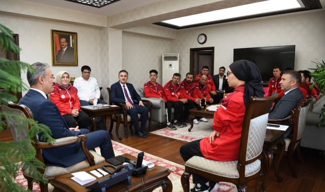 Şampiyonlardan Vali Akkoyun’a Ziyaret