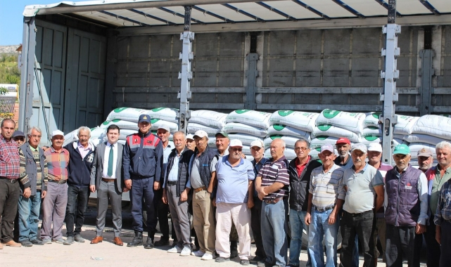 Kaymakam Bircan çiftçilere gübre dağıttı