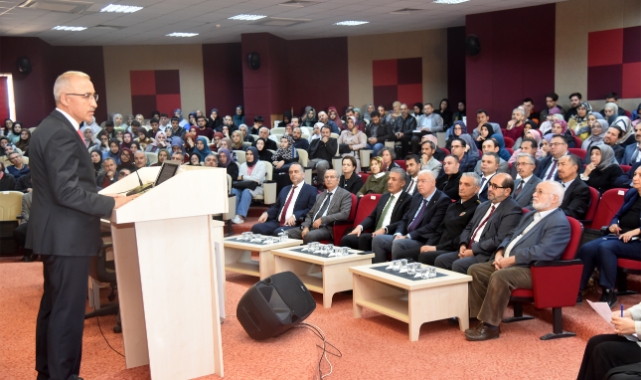 KMÜ’de konferans düzenlendi