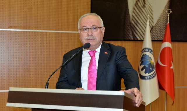 Rektör Ak istifa etti!