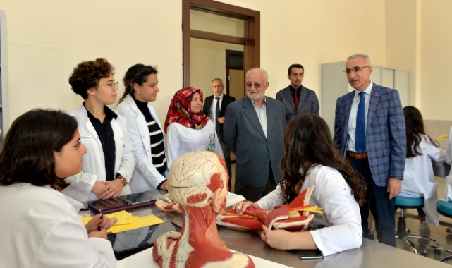 Rektör Karaman, fakülteleri ziyaret etti