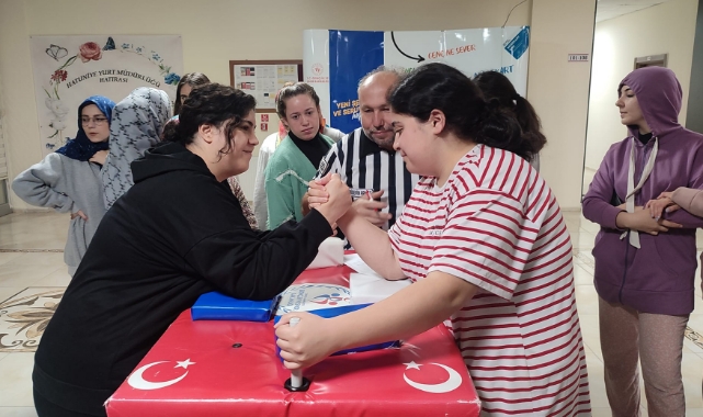 Karaman’da bilek güreşi turnuvası yapıldı