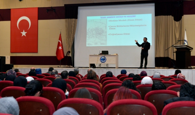 KMÜ'de konferans düzenlendi