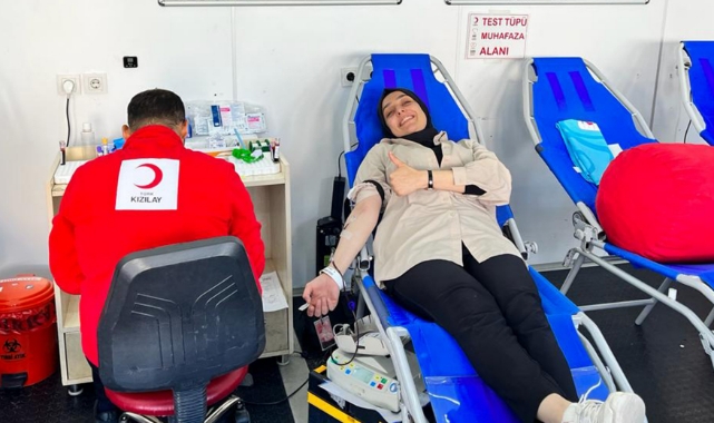 Öğrenciler kan bağışında bulundu