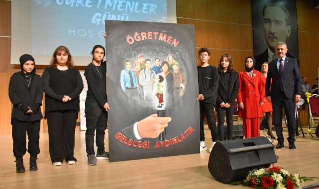 &quot;Öğretmen, geleceği aydınlatır&quot;