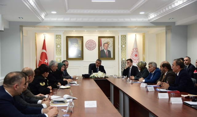 &quot;Şiddetin her türlüsüne karşıyız&quot;