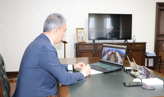 “Sizler bizim geleceğimizsiniz”