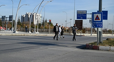 Tehlikenin göbeğinden geçiyorlar