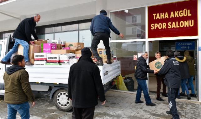 KMÜ, depremzedelerin yanında