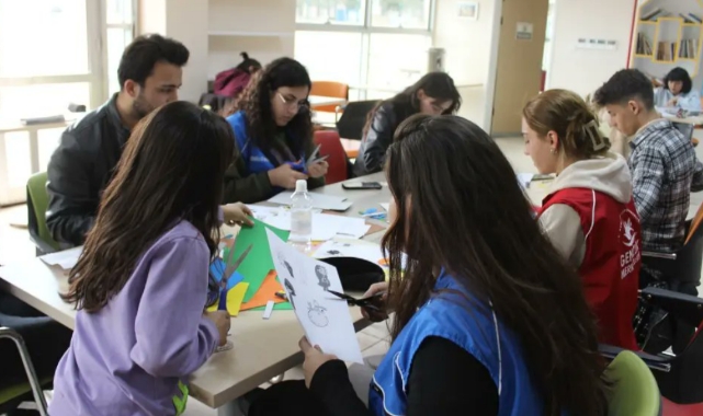 Depremzede çocuklar moral depoluyor