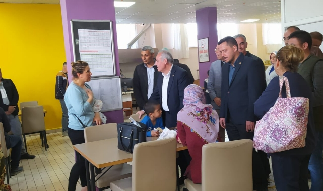 Depremzedelere vekillerden ziyaret