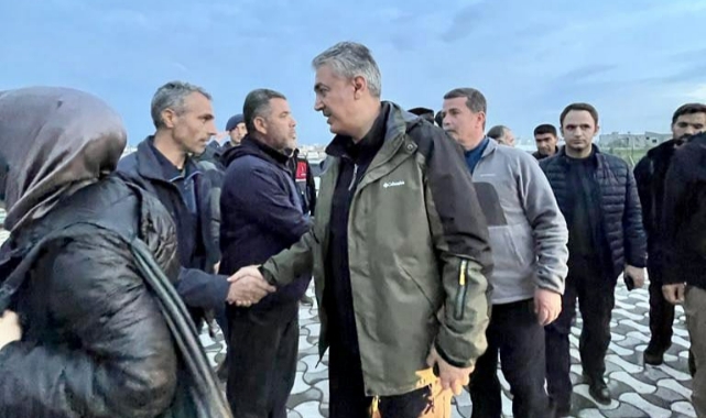 Vali Akkoyun vatandaşları yalnız bırakmıyor