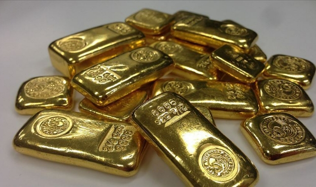 Altın haftaya dalgalı başladı