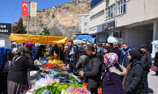 Başkan Bozcu pazar yerini ziyaret etti