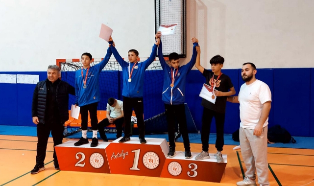 Karamanlı güreşçiler finalde