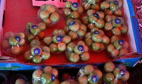 Pazarda erik can yakıyor!