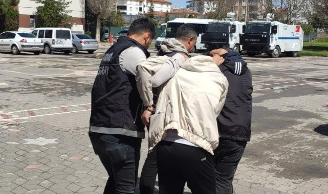 Yaka paça tutuklandılar