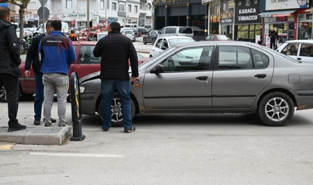 Yine o kavşak yine kaza!