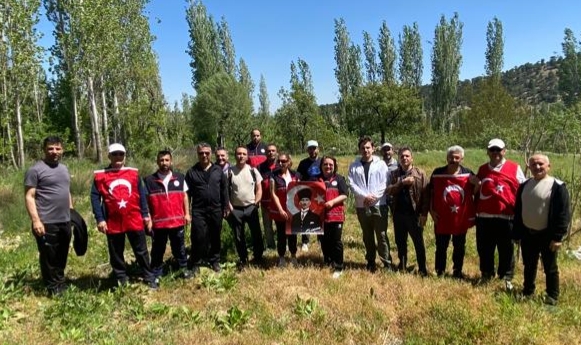 19 Mayıs için 19 kilometre yürüdüler