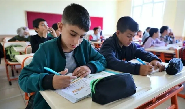  94 bin 12 öğrenci okuluna döndü