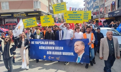 Ak Parti&#039;den miting gibi yürüyüş 