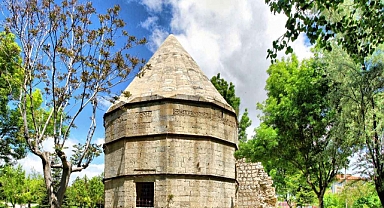 Alaeddin Bey Türbesi (Kızlar Türbesi)